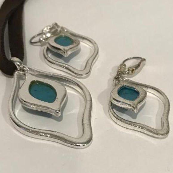 Villager By Liz Claiborne Pendant Necklace & Earrings Set - Picture 4 of 8
